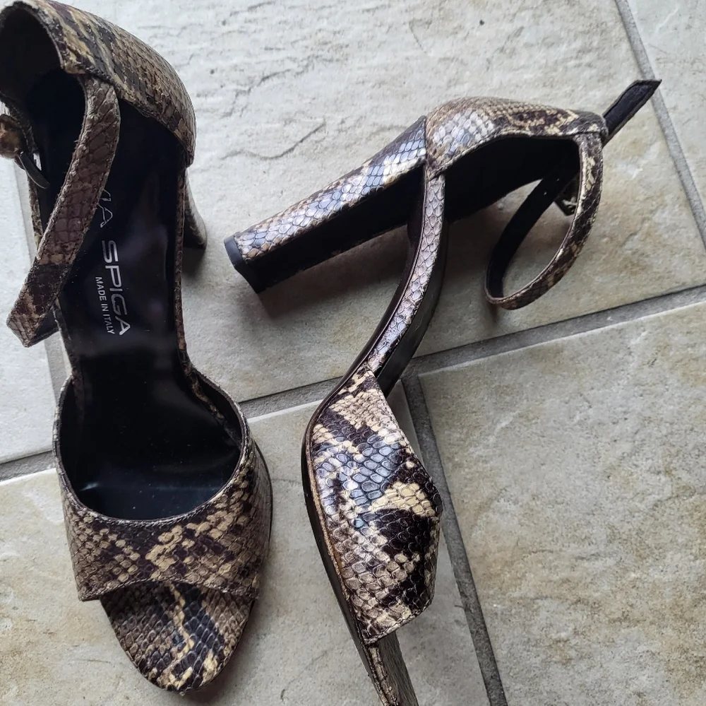 Heels - Picture 2 of 4